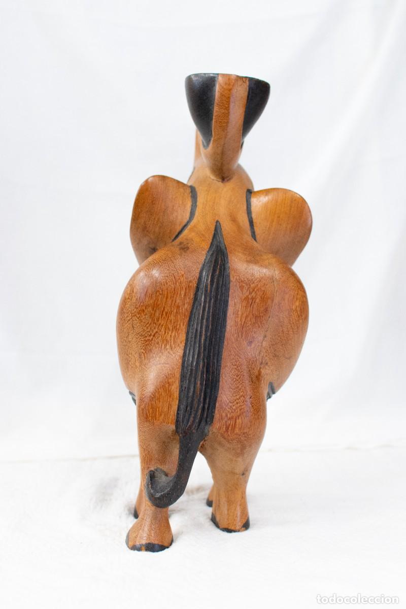 Antig&uuml;edades: Elefante grande de madera tallada - Foto 2