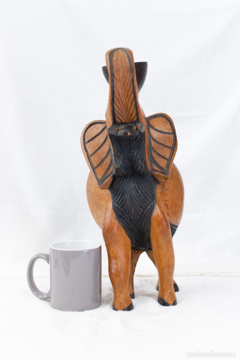 Antig&uuml;edades: Elefante grande de madera tallada - Foto 11
