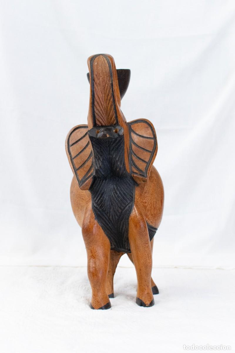 Antig&uuml;edades: Elefante grande de madera tallada - Foto 15