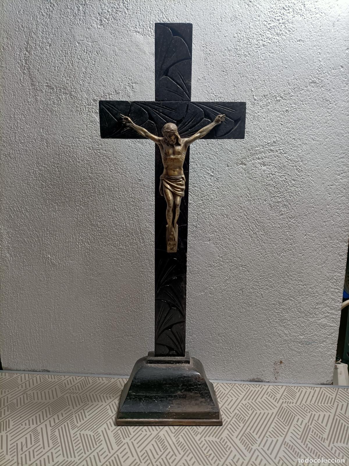 Antig&uuml;edades: Antiguo crucifijo de sobre mesa - Foto 1