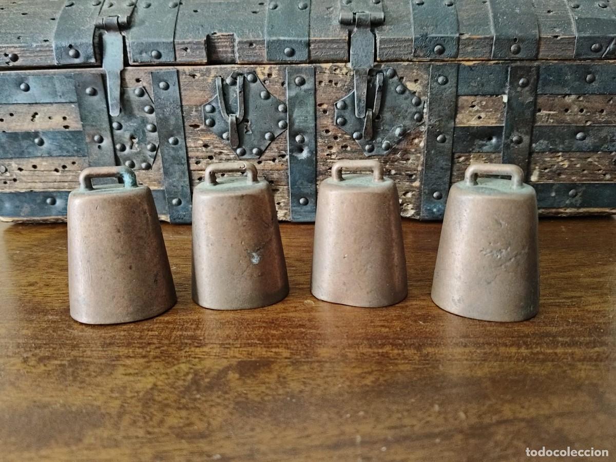 Antig&uuml;edades: 4 cencerrillos de cobre. - Foto 1