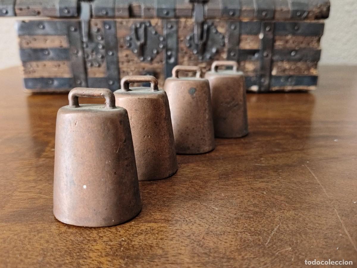 Antig&uuml;edades: 4 cencerrillos de cobre. - Foto 4