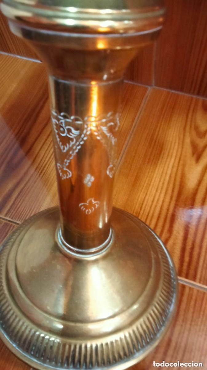 Antig&uuml;edades: mesa arabe de bronce cincelada a mano con relieves - Foto 5