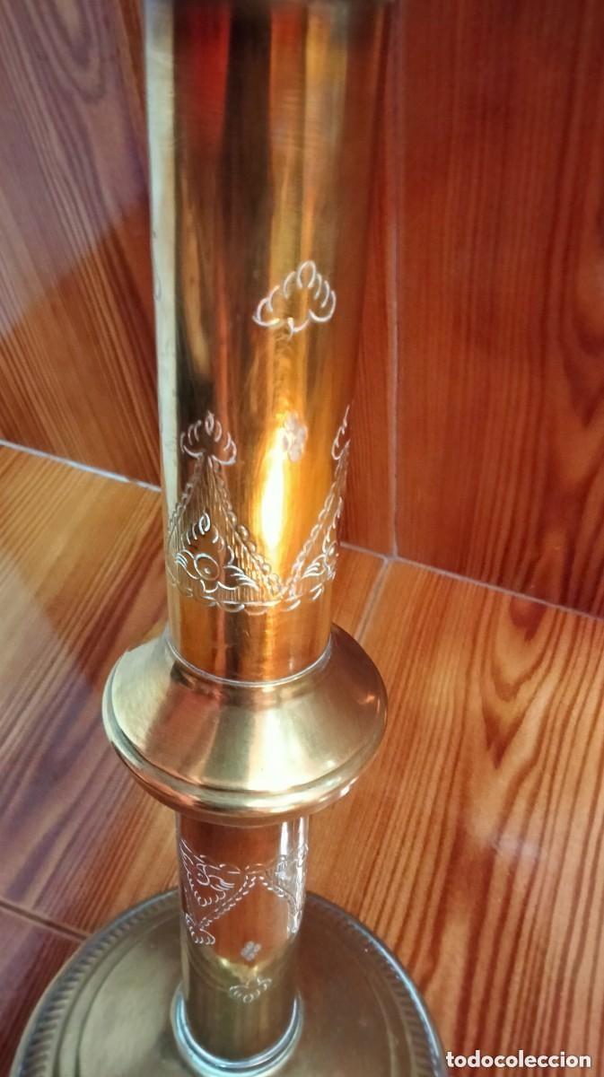 Antig&uuml;edades: mesa arabe de bronce cincelada a mano con relieves - Foto 6