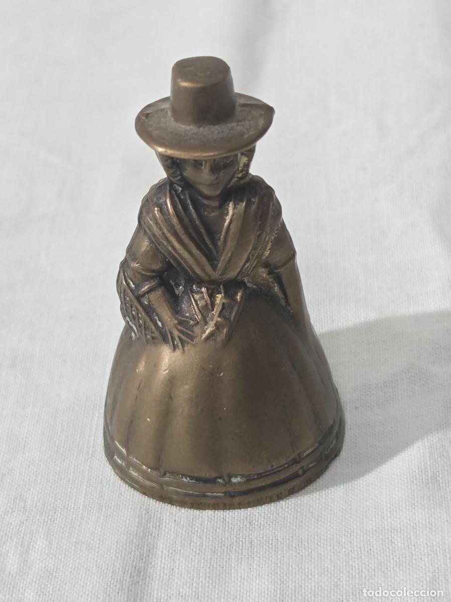 Antig&uuml;edades: Campana de bronce en forma de mujer - Foto 2