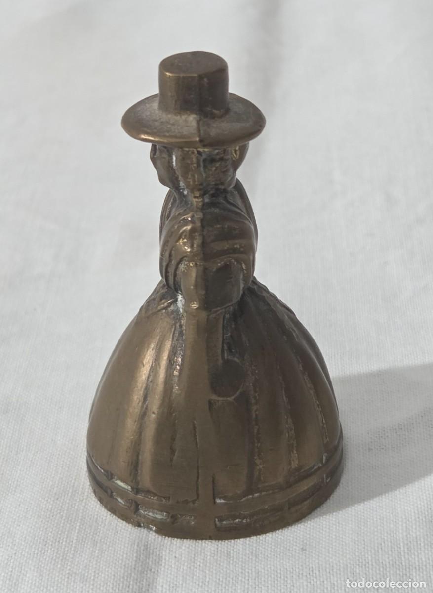 Antig&uuml;edades: Campana de bronce en forma de mujer - Foto 3