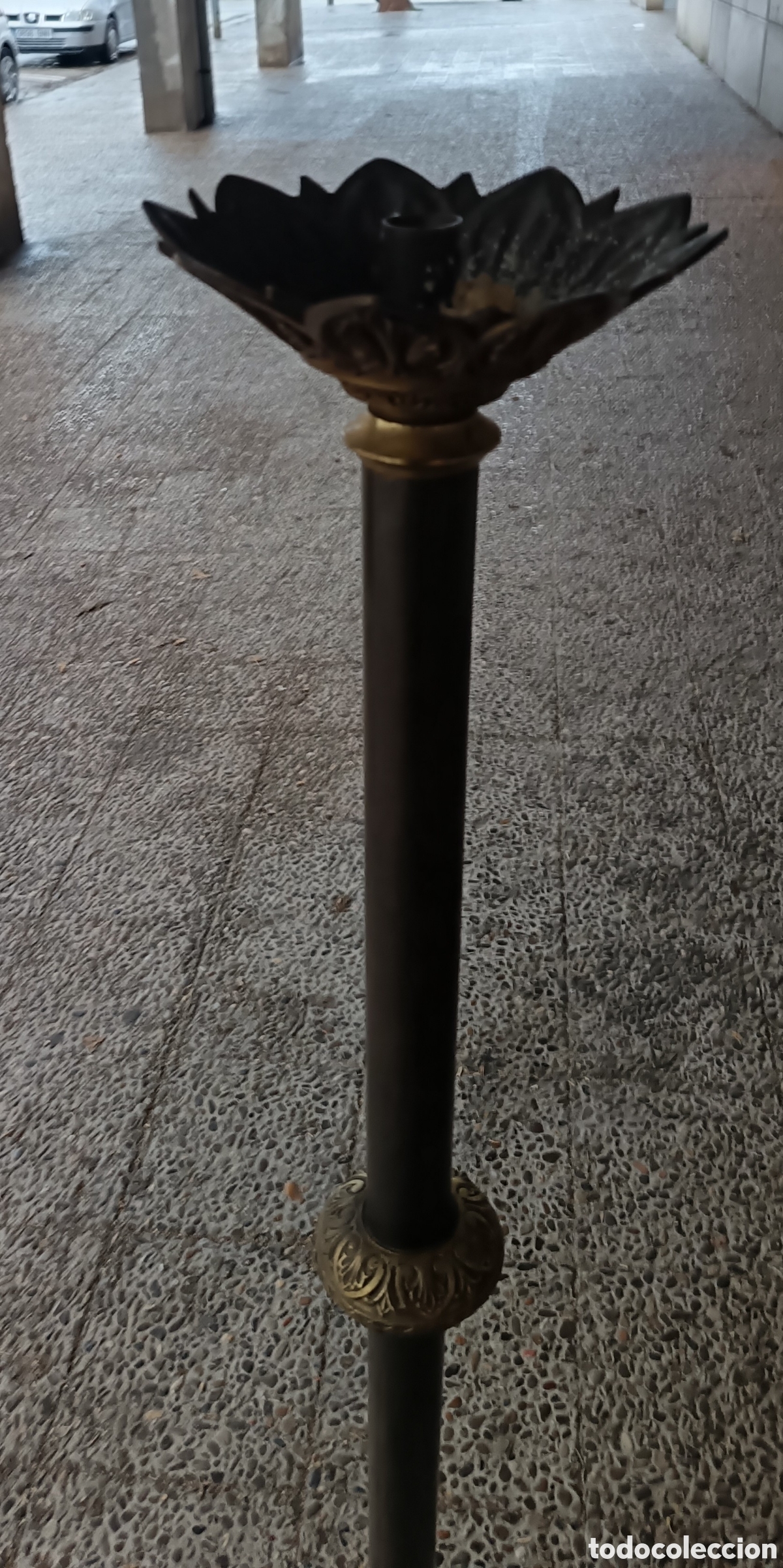 Antig&uuml;edades: Antiguo candelabro de pie - Foto 2
