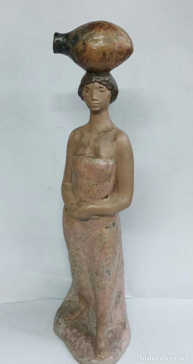 Antig&uuml;edades: Aguadora Figura de gres de Lladr&oacute; - Foto 1