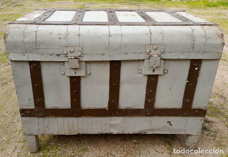 Antig&uuml;edades: ANTIGUO BA&Uacute;L DEL SIGLO XIX. - Foto 1