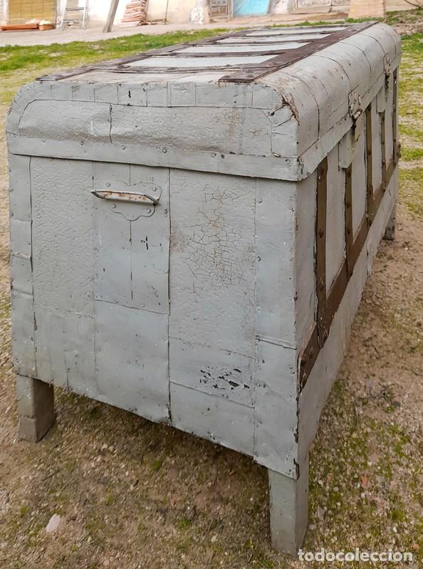 Antig&uuml;edades: ANTIGUO BA&Uacute;L DEL SIGLO XIX. - Foto 2