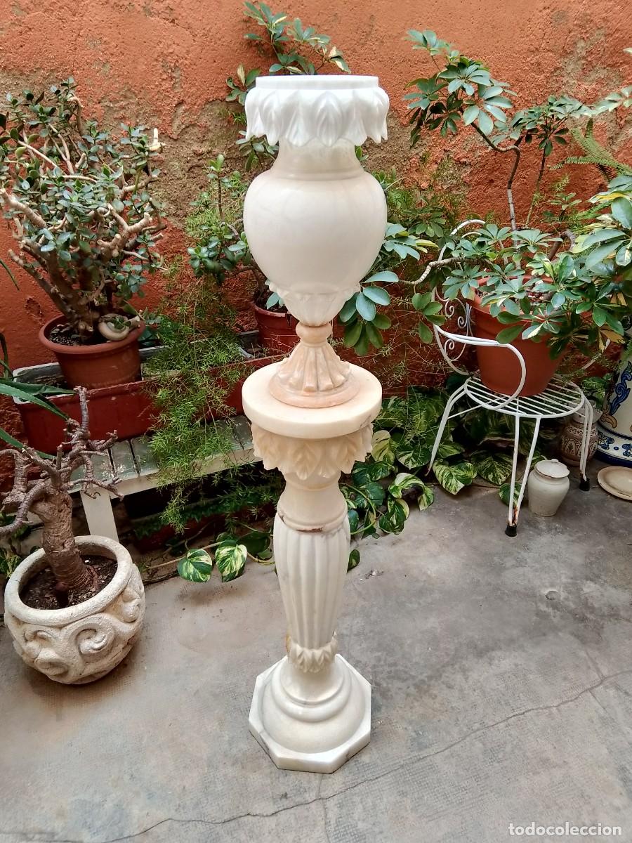 Antig&uuml;edades: pedestal y macetero de albastro- - Foto 1