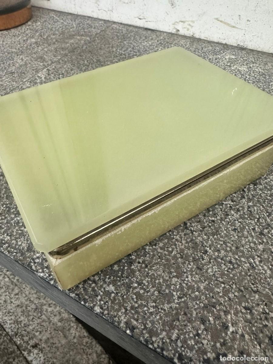 Antig&uuml;edades: Caja de piedra y metal - Foto 1