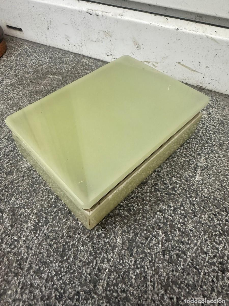 Antig&uuml;edades: Caja de piedra y metal - Foto 4