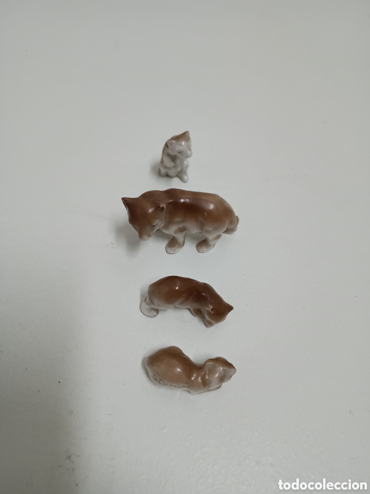 Antig&uuml;edades: 4 PERRITOS DE PORCELANA - Foto 2