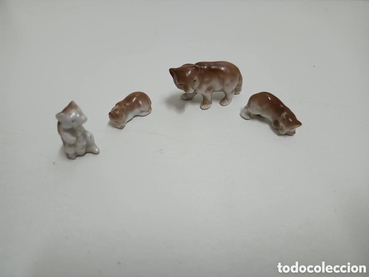 Antig&uuml;edades: 4 PERRITOS DE PORCELANA - Foto 1
