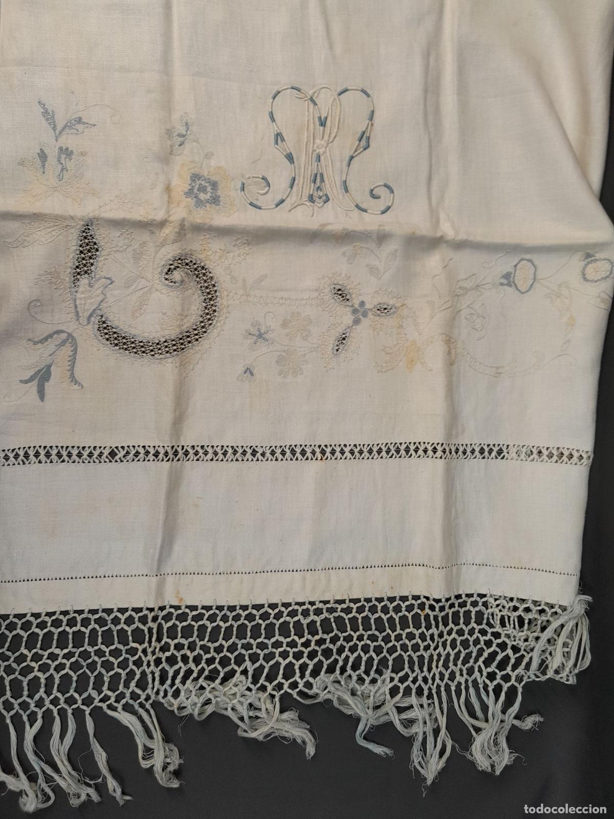 Antig&uuml;edades: VE-296. ANTIGUO MANTEL RECTANGULAR CON DECORACI&Oacute;N BORDADA A MANO. 1920 CA. - Foto 4