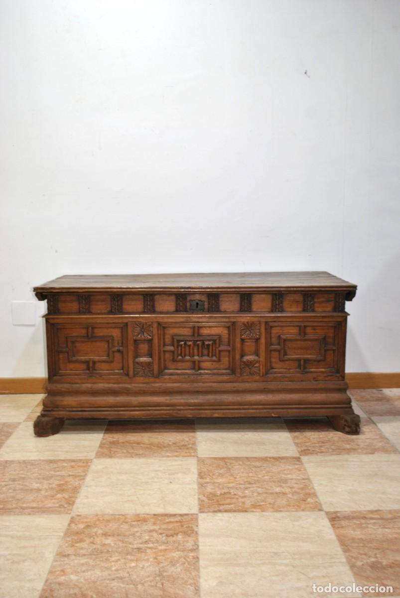 Antig&uuml;edades: ARC&Oacute;N TALLADO MADERA NOGAL - Foto 1
