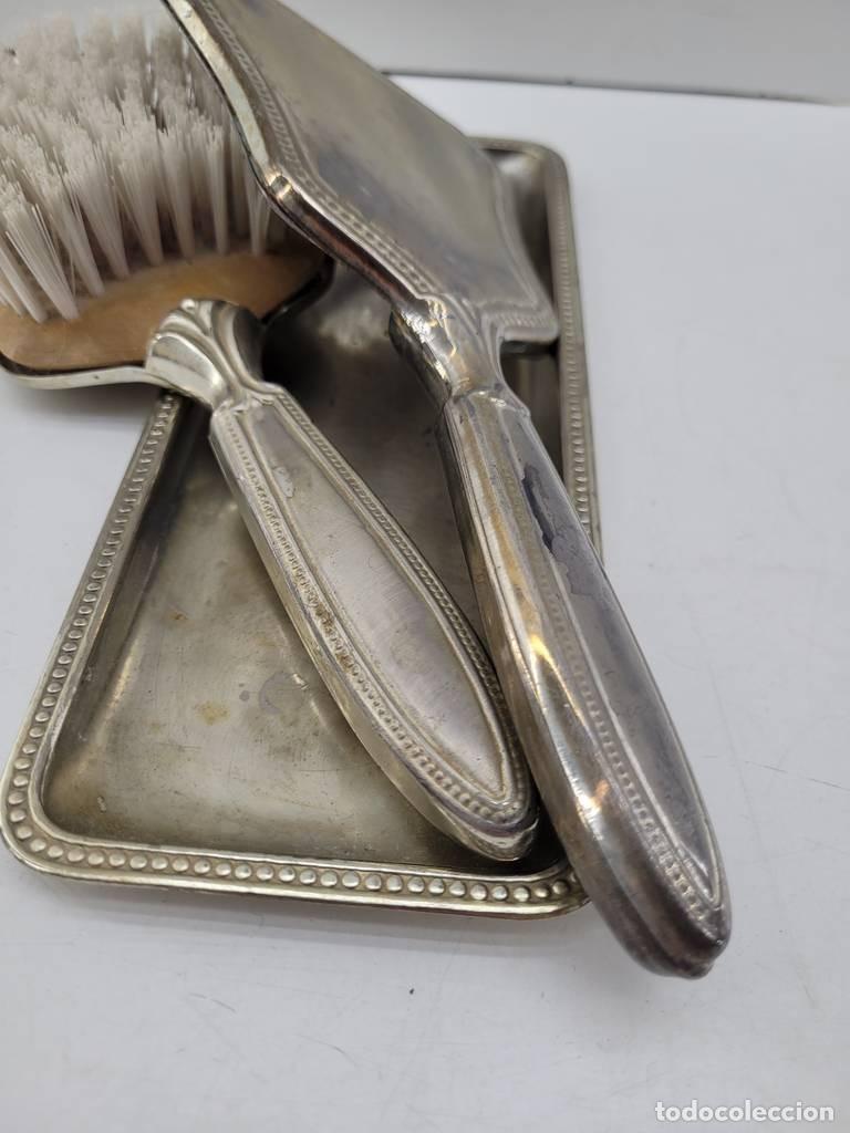 Antig&uuml;edades: JUEGO DE TOCADOR PLATEADO - Foto 3