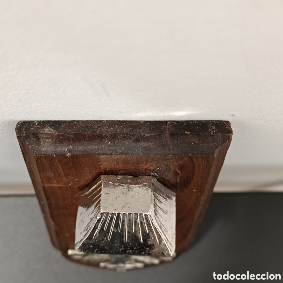 Antig&uuml;edades: Benditera antigua de madera y metal - Foto 6