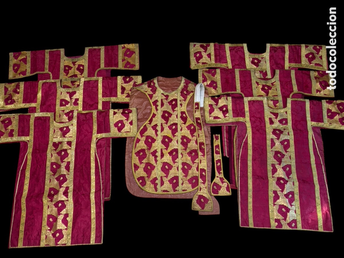 Antig&uuml;edades: Conjunto de 6 dalm&aacute;ticas y casulla - Foto 2