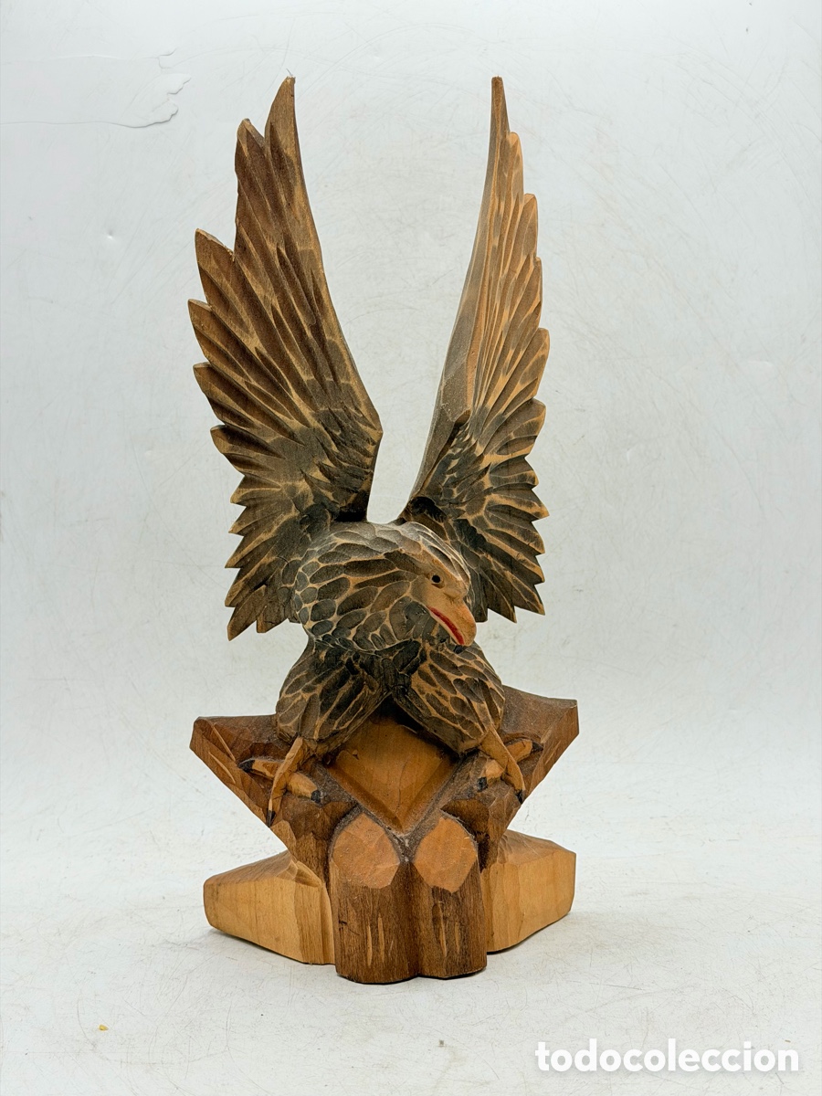 Antig&uuml;edades: Figura de &Aacute;guila tallada en madera - Foto 1