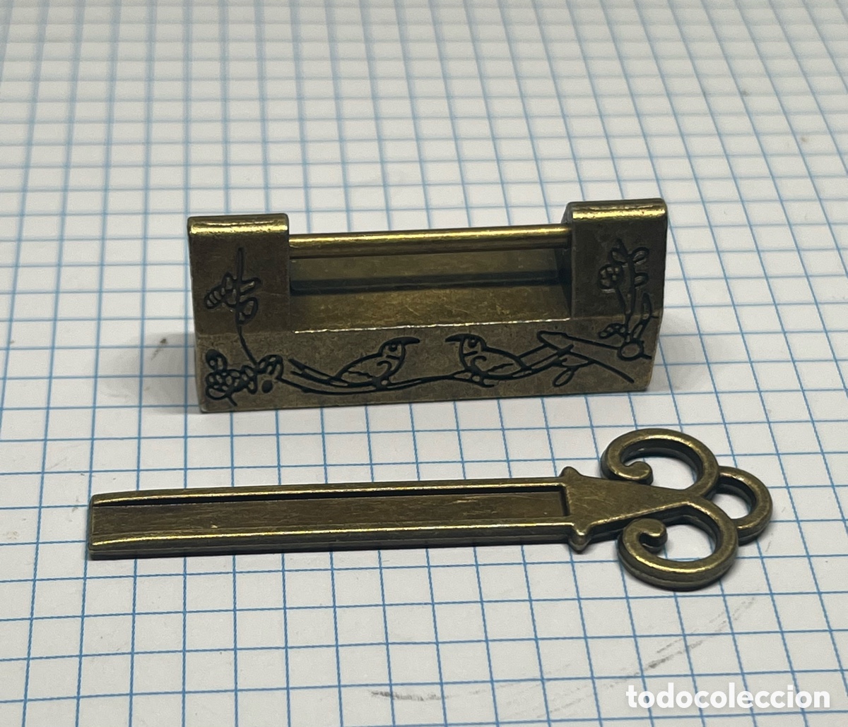 Antig&uuml;edades: CANDADO CHINO DE BRONCE CON LLAVE - Foto 1