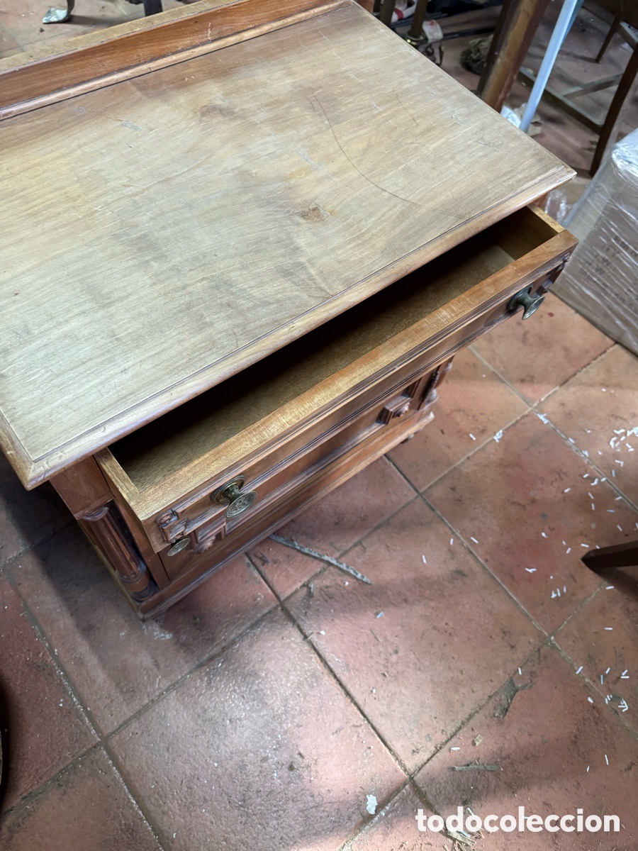 Antig&uuml;edades: Mesilla con columnas en madera - Foto 6