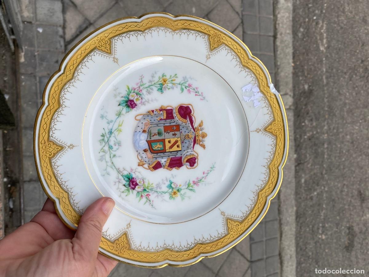 Antig&uuml;edades: plato limoges blasonado - Foto 1