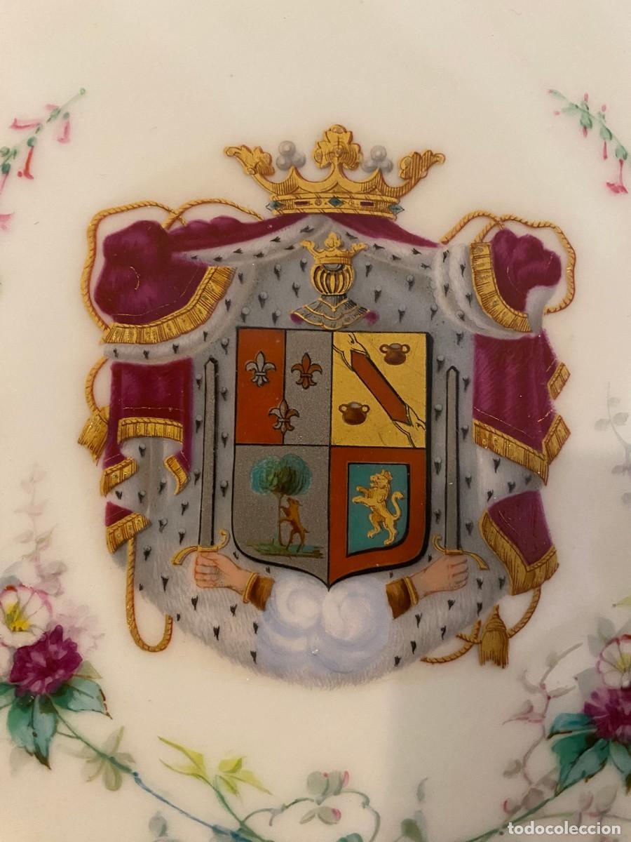 Antig&uuml;edades: plato limoges blasonado - Foto 3