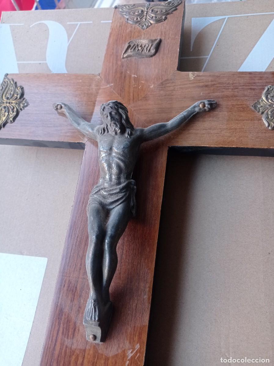Antig&uuml;edades: Crucifijo de madera y bronce - Foto 3