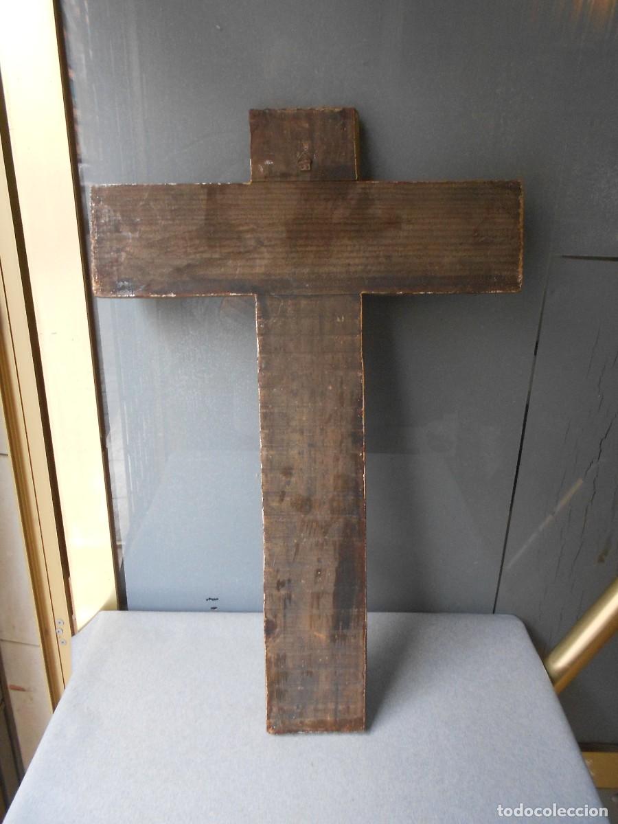 Antig&uuml;edades: CRUCIFIJO DE MADERA TALLADA - Foto 4