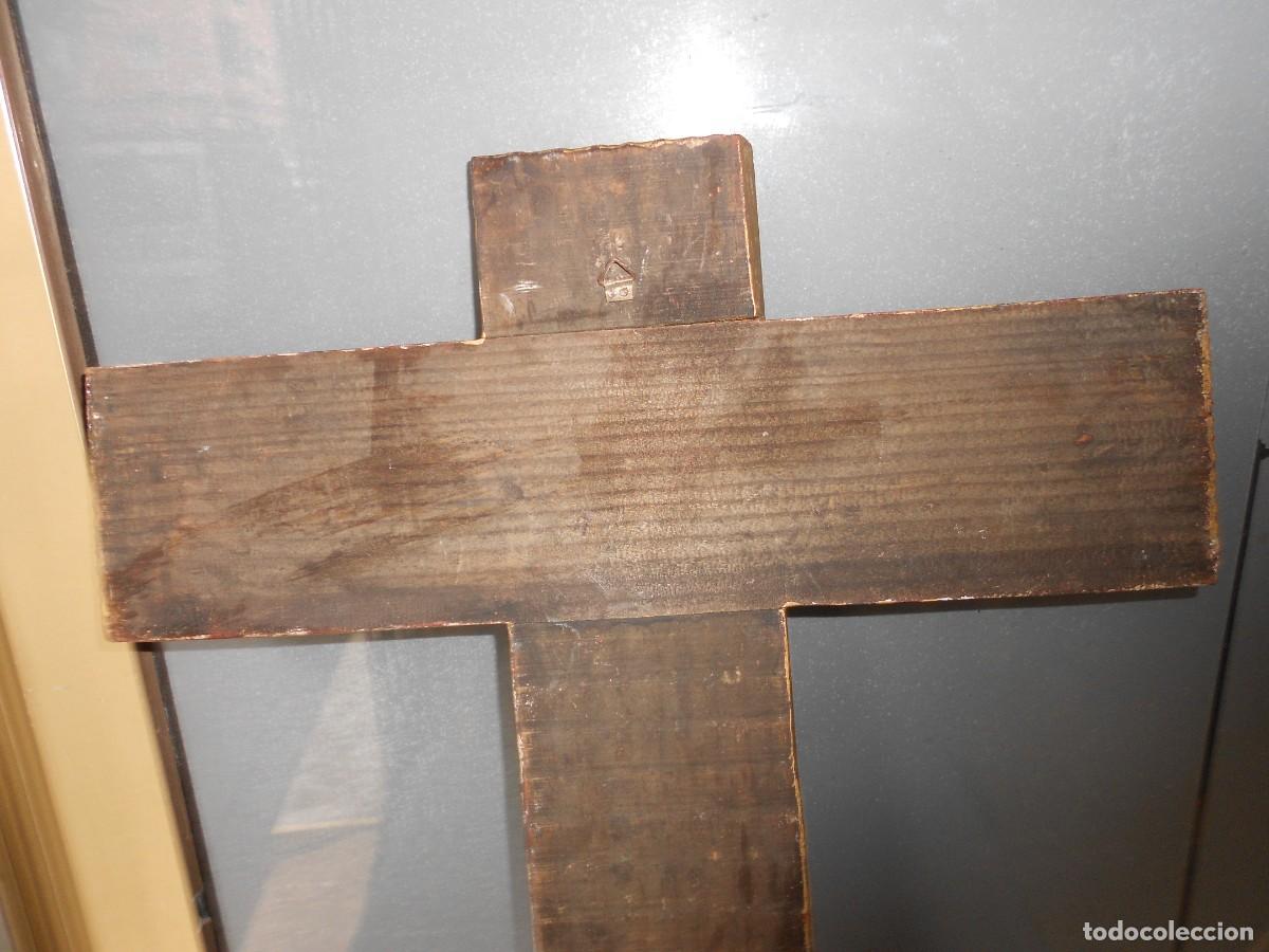 Antig&uuml;edades: CRUCIFIJO DE MADERA TALLADA - Foto 5
