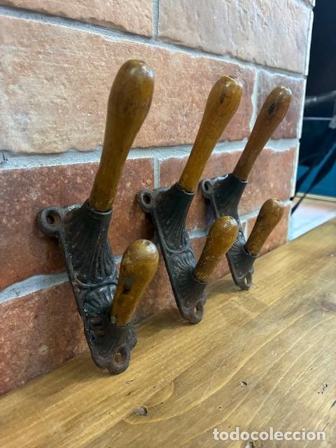 Antig&uuml;edades: Conjunto de 3 colgadores - Foto 3