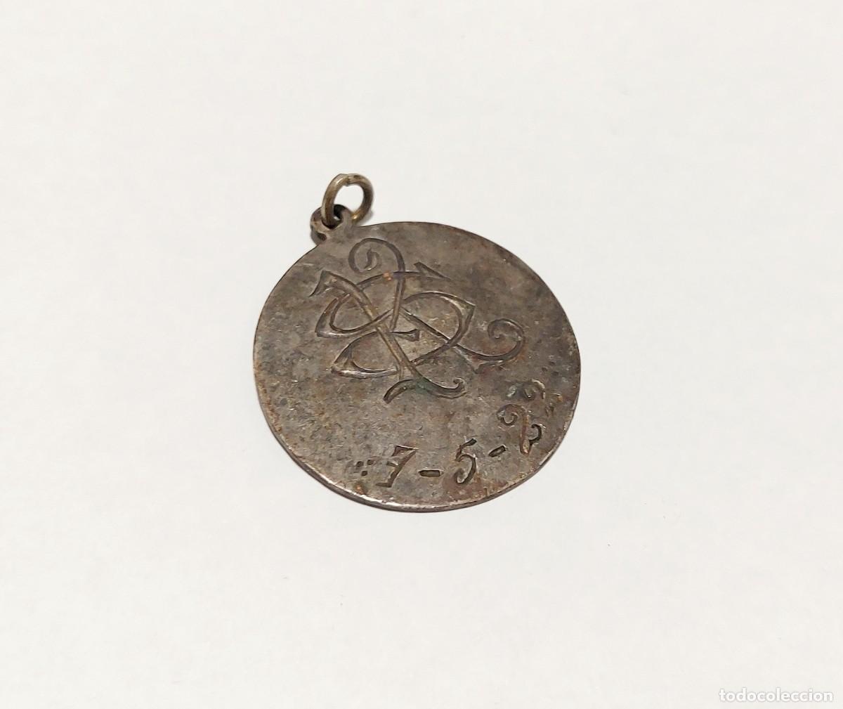 Antig&uuml;edades: Antigua medalla religiosa de plata - Foto 2
