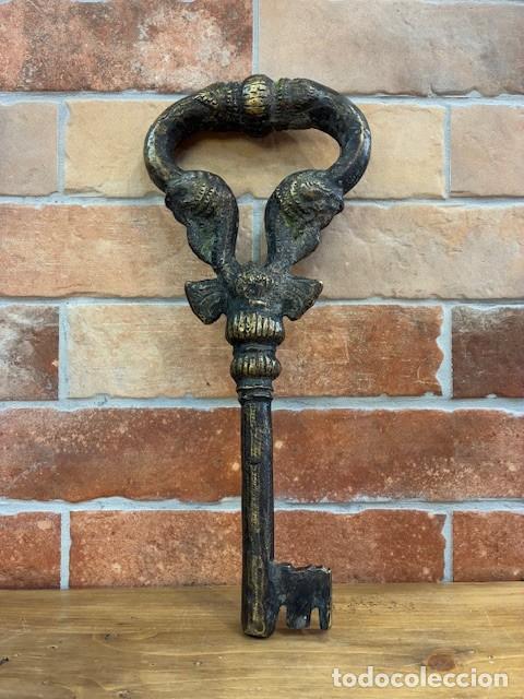 Antiguidades: Gran llave de bronce antigua, 1850.