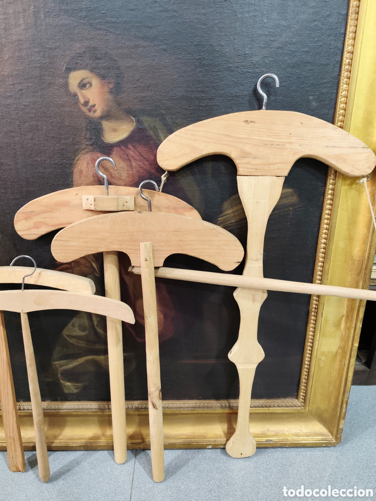 Antig&uuml;edades: Antiguas perchas de madera - Foto 2