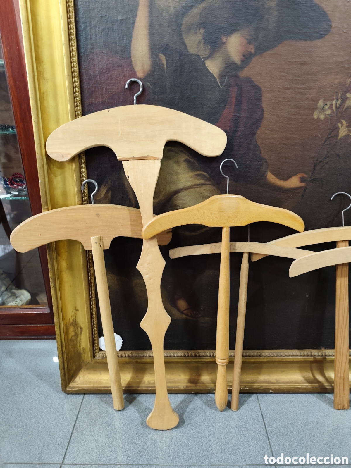 Antig&uuml;edades: Antiguas perchas de madera - Foto 4