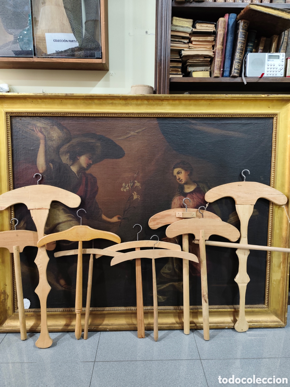 Antig&uuml;edades: Antiguas perchas de madera - Foto 1
