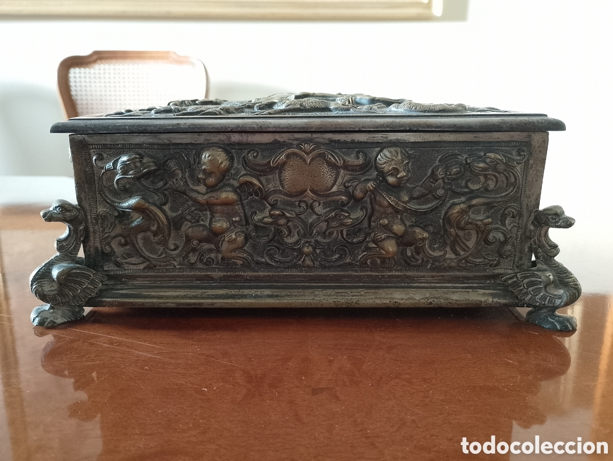 Antig&uuml;edades: Antiguo joyero de bronce renacentista - Foto 2