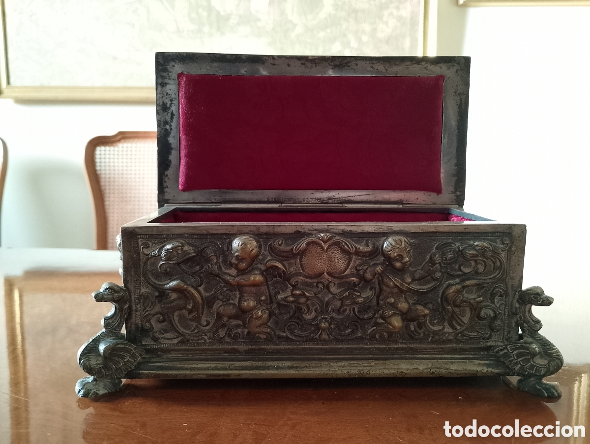 Antig&uuml;edades: Antiguo joyero de bronce renacentista - Foto 3