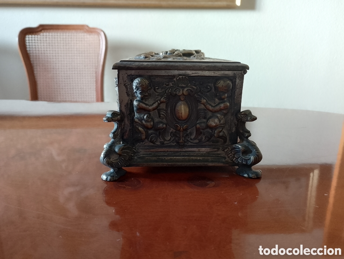 Antig&uuml;edades: Antiguo joyero de bronce renacentista - Foto 4