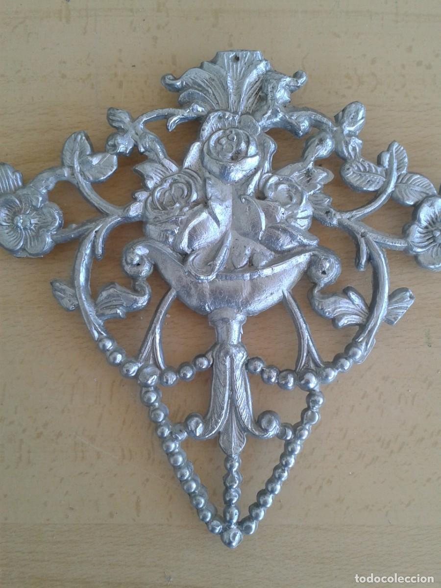 Antig&uuml;edades: SALVAMANTEL EN BRONCE LACADO PLATA - Foto 2