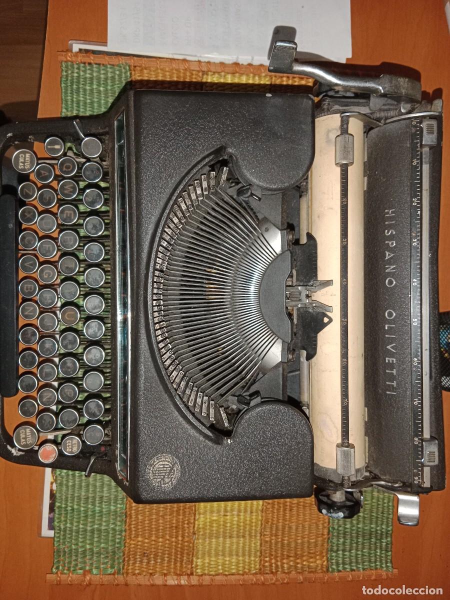 Antiques: Maquina de escribir Hispano Olivetti. Fabricada en Barcelona. Espa&ntilde;a