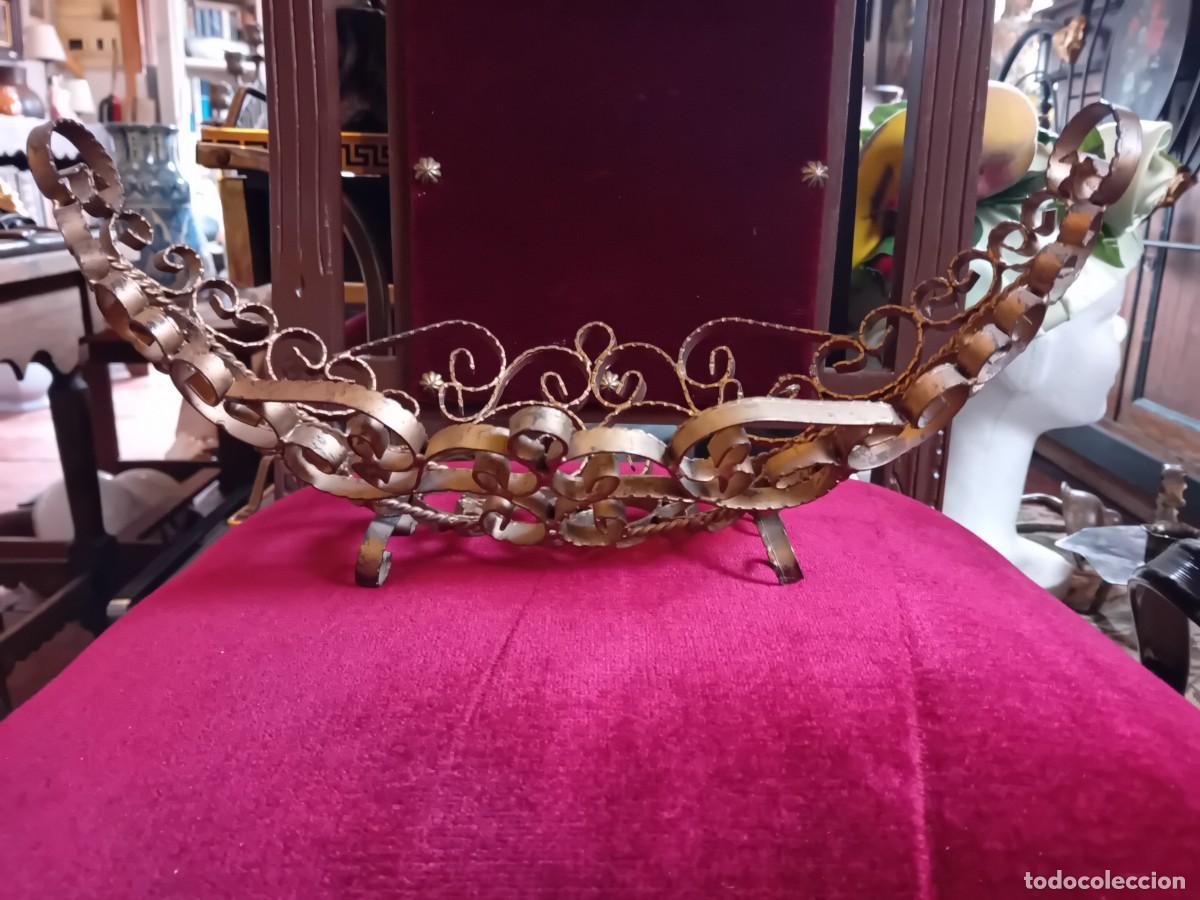 Antig&uuml;edades: Centro de mesa de hierro decorado con aricos d&eacute;cada de los 50/60 - Foto 1