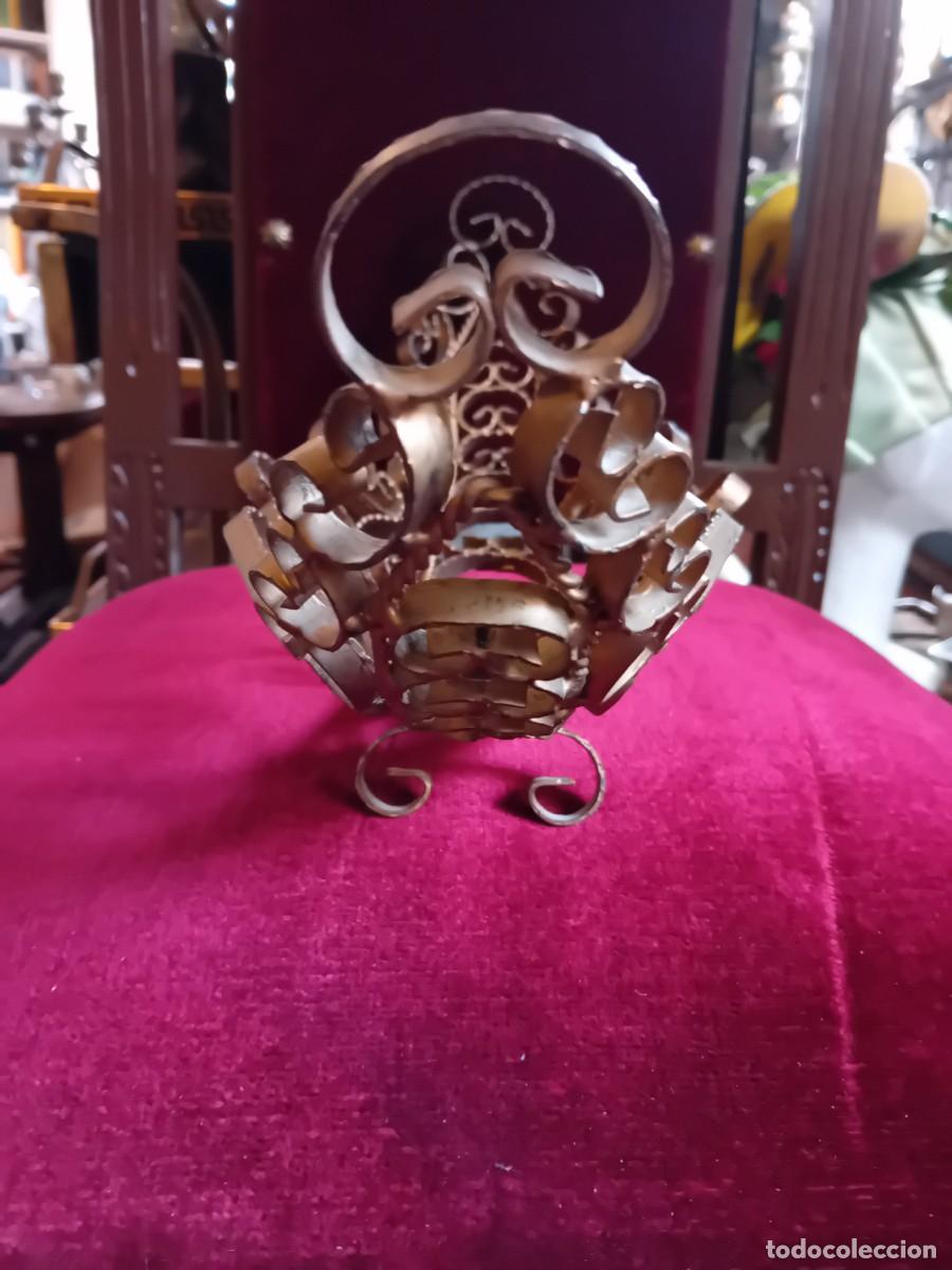 Antig&uuml;edades: Centro de mesa de hierro decorado con aricos d&eacute;cada de los 50/60 - Foto 3