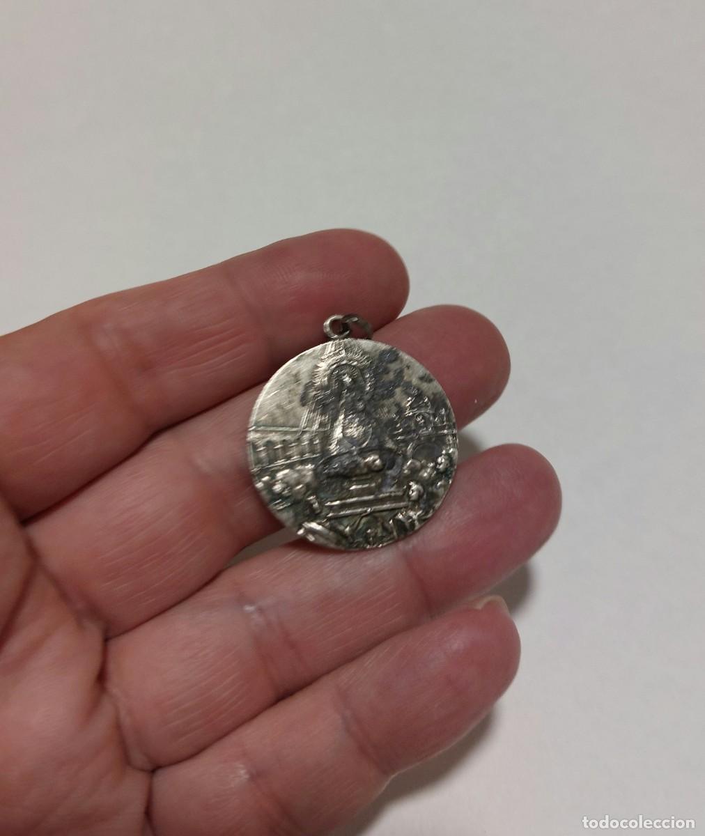 Antig&uuml;edades: Antigua medalla religiosa de plata - Foto 2