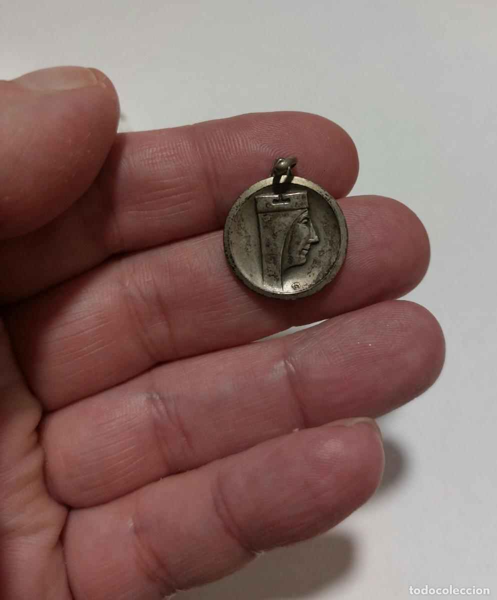 Antig&uuml;edades: Antigua medalla religiosa de plata - Foto 3