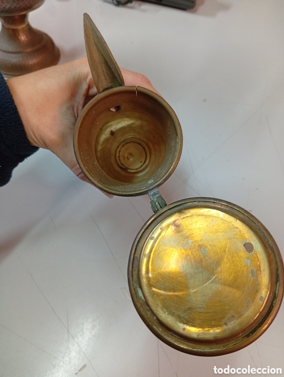 Antig&uuml;edades: Tetera o aceitera de lat&oacute;n - Foto 4