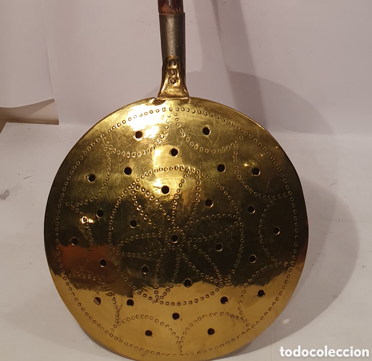 Antiques: ANTIGUO BRASERO. CALIENTA CAMAS. LATON Y COBRE. MANGO DE MADERA. SIGLO XIX