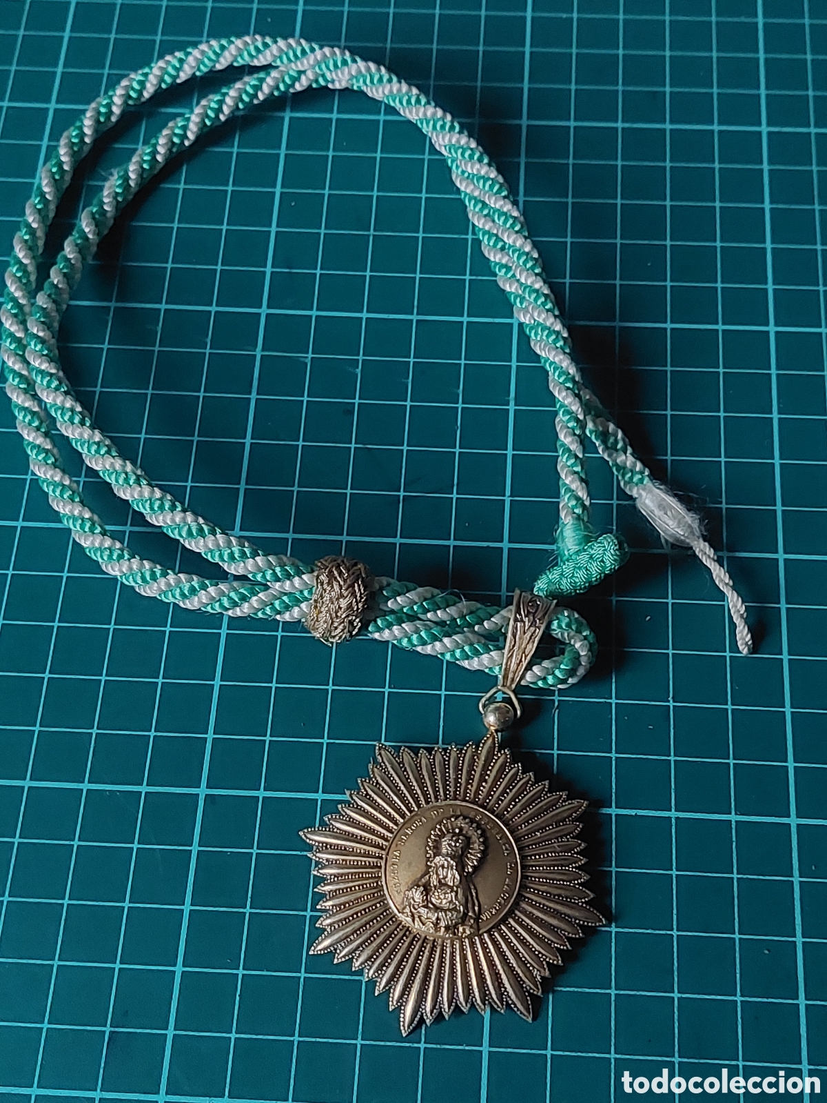 Antig&uuml;edades: VIRGEN ESPERANZA MAXARENA COLGANTE 1968 COFRADIA VIRGEN NUESTRA SE&Ntilde;ORA ESPERANZA LA MACARENA